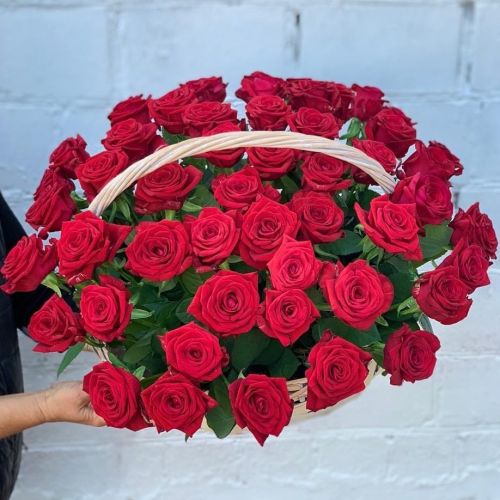 Корзина 51 красная роза - купить с доставкой в интернет-магазине | Флорист Экспресс по Саратову